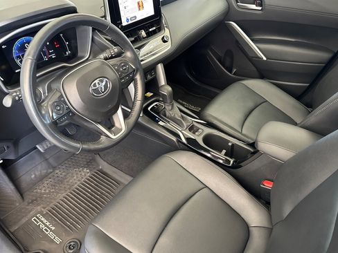 Certified 2023 Toyota Corolla Cross XLE w/ Convenience Package FWD image 9