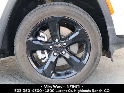 Used 2025 Jeep Grand Cherokee L Limited w/ Black Appearance Package AWD/4WD image 4