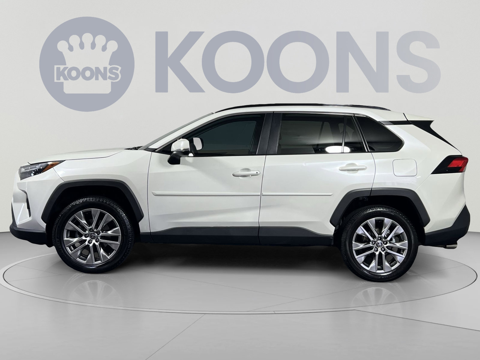 Used 2022 Toyota RAV4 XLE Premium AWD/4WD image 2