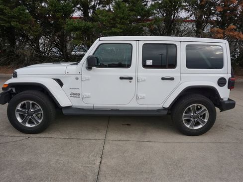 Used 2022 Jeep Wrangler Unlimited Sahara w/ Cold Weather Group image 22