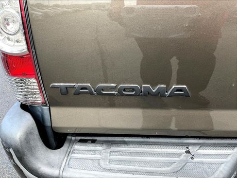 Used 2015 Toyota Tacoma PreRunner w/ SR5 Package RWD image 24