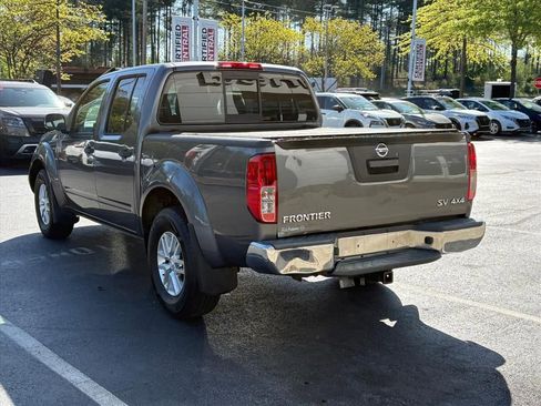 Used 2019 Nissan Frontier SV image 5