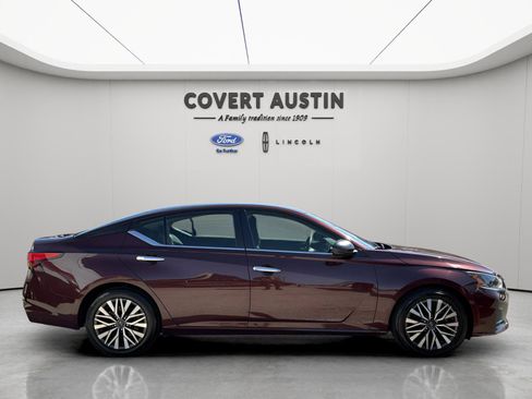 Used 2024 Nissan Altima 2.5 SV image 6