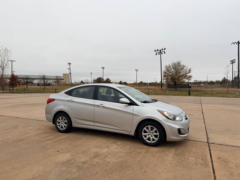 Used 2013 Hyundai Accent GLS FWD image 22