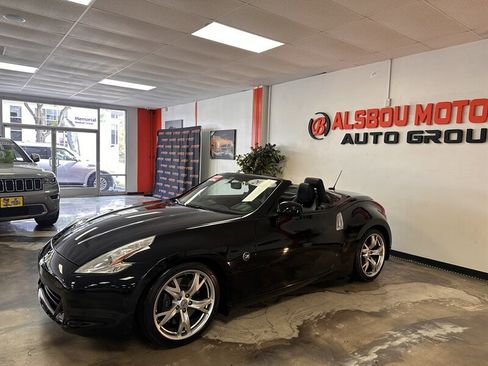 Used 2012 Nissan 370Z Touring w/ Sport Pkg image 3