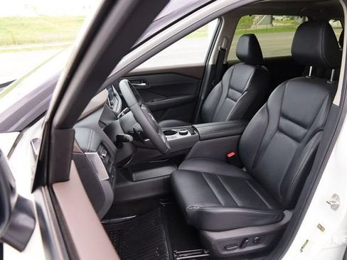 Certified 2023 Nissan Rogue SV w/ SV Premium B Package AWD/4WD image 10