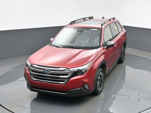 Used 2025 Subaru Forester Premium image 22