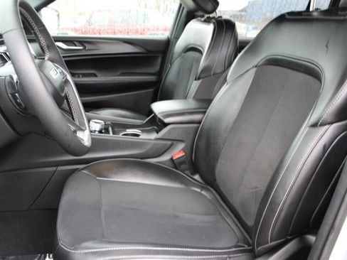 Used 2024 Jeep Grand Cherokee L Laredo image 35