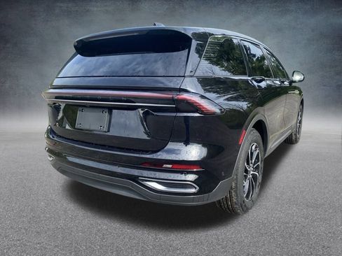 Used 2024 Lincoln Nautilus Premier image 7