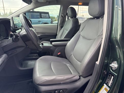 Used 2023 Toyota Sienna XLE image 8
