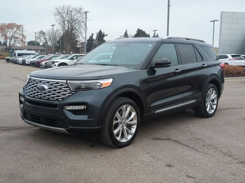 Used 2023 Ford Explorer Platinum w/ Technology Package image 4