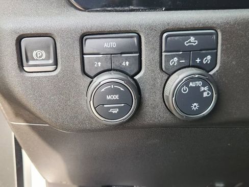 Used 2025 Chevrolet Silverado 1500 LT AWD/4WD image 20