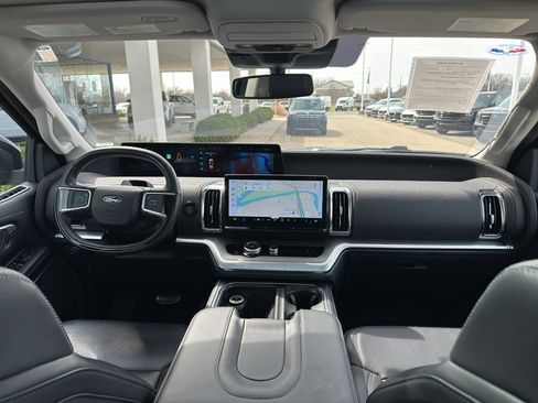 Used 2025 Ford Expedition Max Platinum image 12