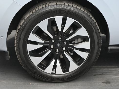 Used 2025 Ford Expedition Max Platinum w/ Driver's Package image 38