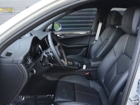 Certified 2026 Porsche Macan Turbo AWD/4WD image 15