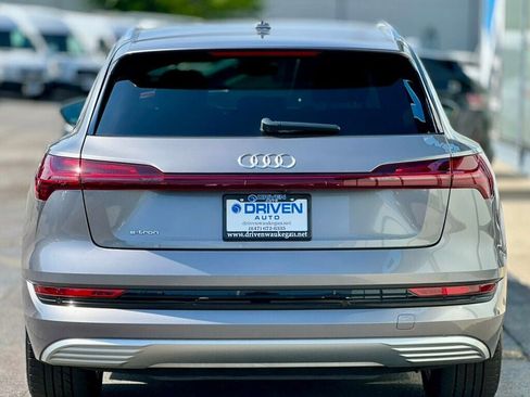 Used 2019 Audi e-tron Prestige w/ Prestige Package image 4
