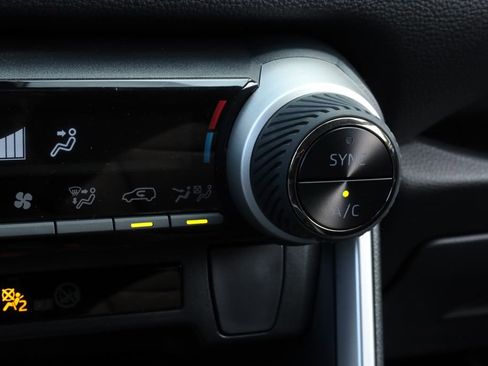 Used 2025 Toyota RAV4 XLE image 5