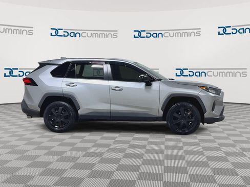 Used 2022 Toyota RAV4 LE AWD/4WD image 9