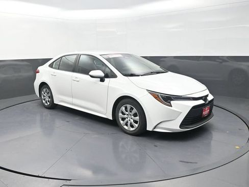 Used 2024 Toyota Corolla LE FWD image 10