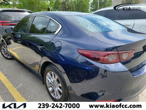 Used 2020 MAZDA MAZDA3 Sedan FWD image 10