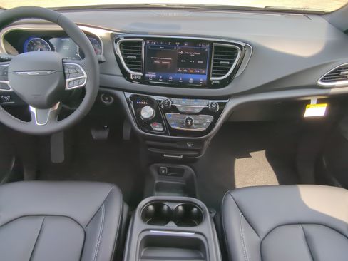 New 2027 Chrysler Pacifica LX FWD image 13