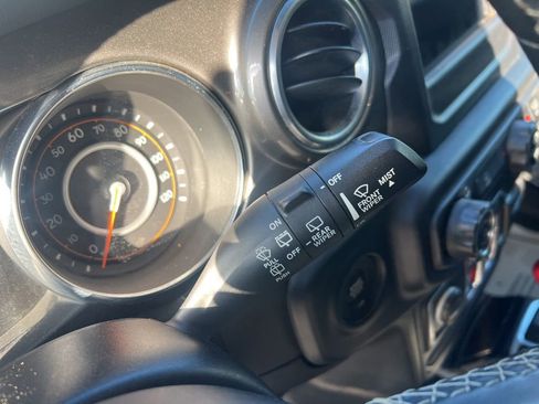 Certified 2020 Jeep Wrangler Unlimited Sahara image 26