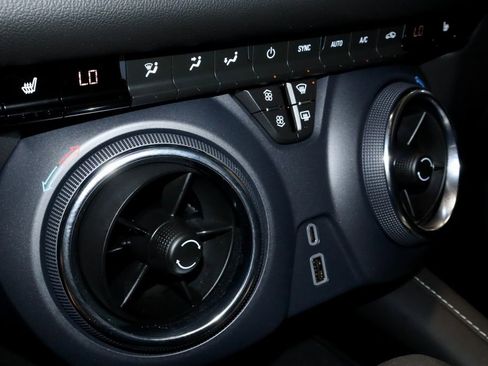Used 2025 Chevrolet Blazer LT FWD image 32