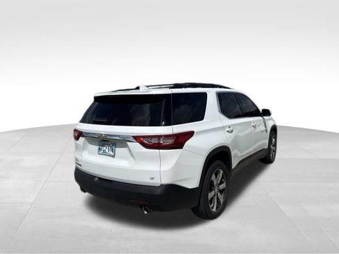 Used 2020 Chevrolet Traverse LT w/ LT Premium Package FWD image 3