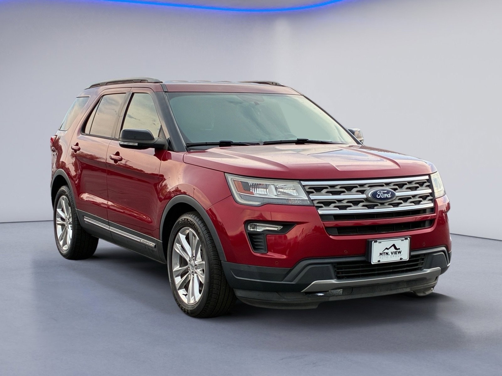 Used 2018 Ford Explorer XLT w/ Equipment Group 202A FWD image 4