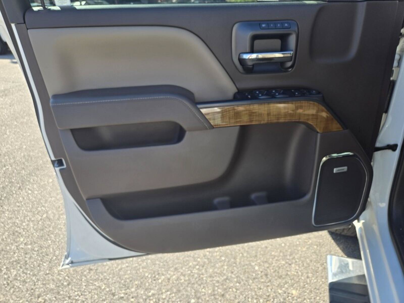 Used 2018 GMC Sierra 1500 SLT AWD/4WD image 19