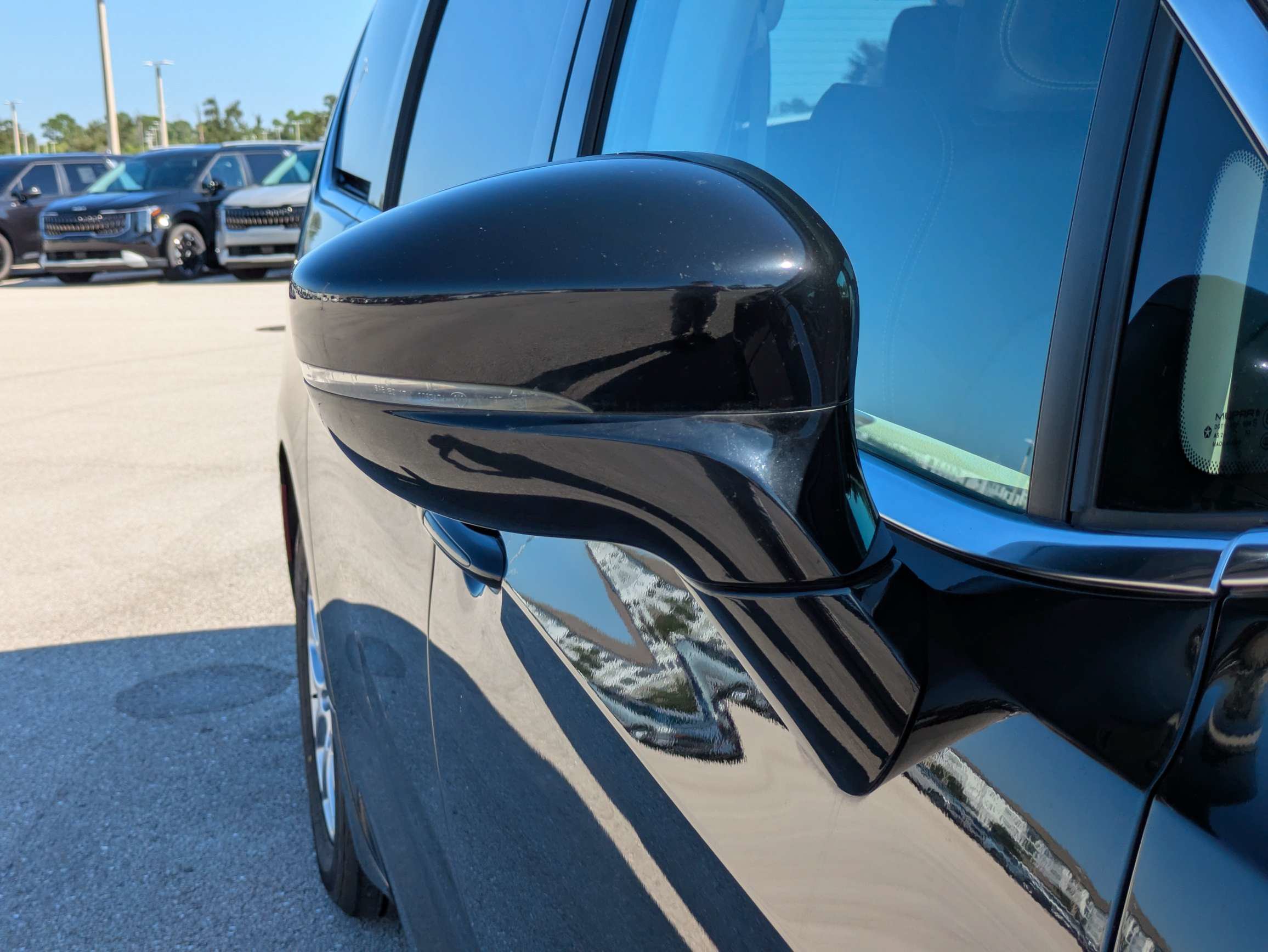 Used 2024 Chrysler Pacifica Touring-L FWD image 12