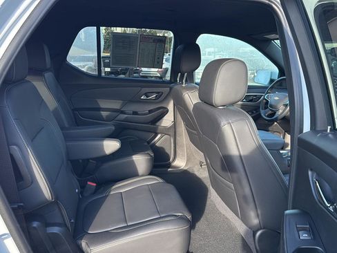 Used 2023 Chevrolet Traverse LT image 11