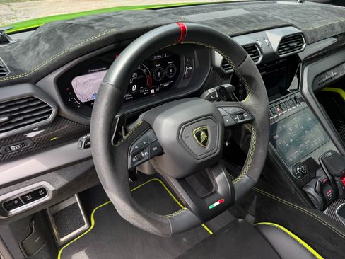 Used 2023 Lamborghini Urus Performante AWD/4WD image 9