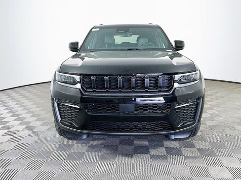 New 2026 Jeep Grand Cherokee Altitude AWD/4WD image 4