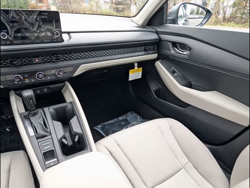 New 2025 Honda Accord LX image 7