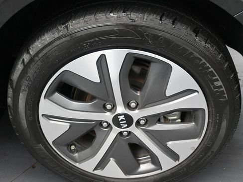 Used 2020 Kia Niro EX image 41