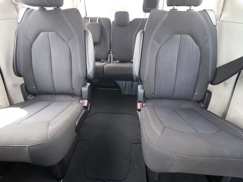 Used 2023 Chrysler Voyager LX FWD image 6