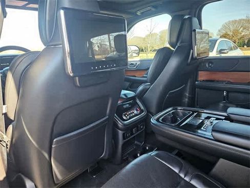Used 2019 Lincoln Navigator L Reserve image 17