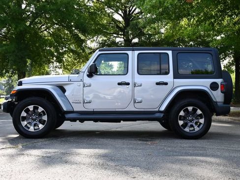 Used 2019 Jeep Wrangler Unlimited Sahara AWD/4WD image 4