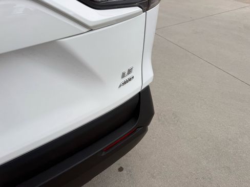 Used 2019 Toyota RAV4 LE image 27