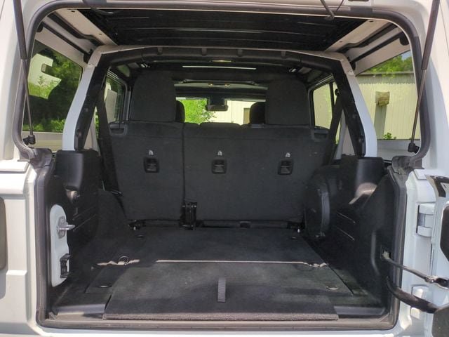 Used 2023 Jeep Wrangler Unlimited Sahara w/ Safety Group AWD/4WD image 6