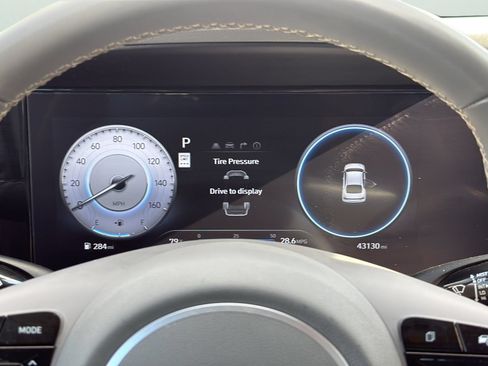Used 2025 Hyundai Elantra SEL FWD image 13