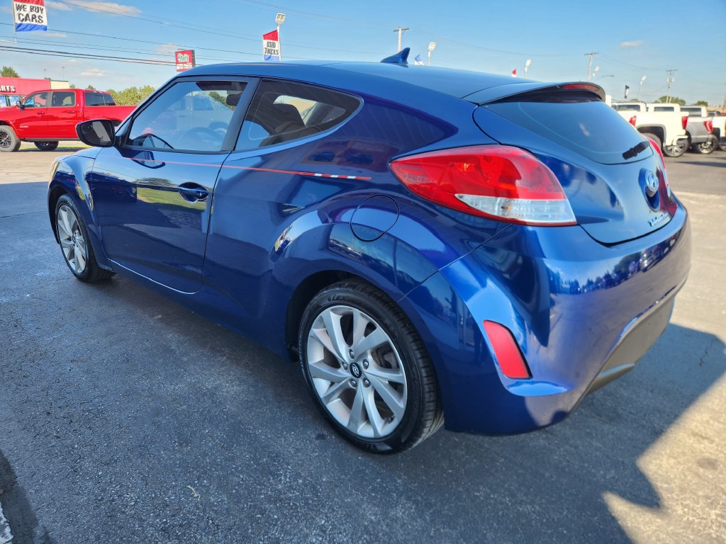 Used 2016 Hyundai Veloster FWD image 5