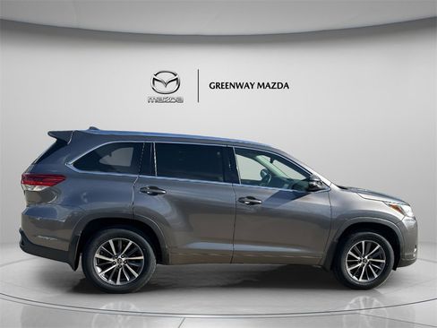 Used 2018 Toyota Highlander XLE image 8