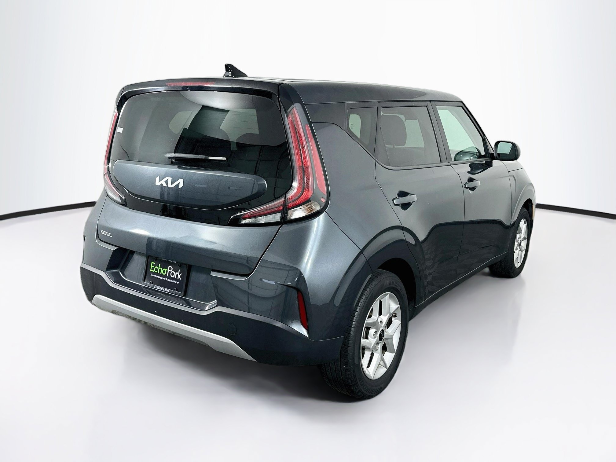 Used 2025 Kia Soul LX w/ LX Technology Package FWD image 9