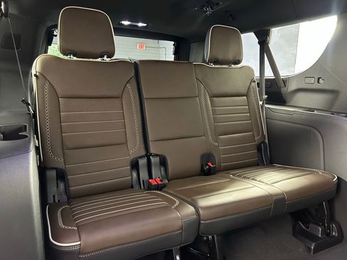 Used 2025 GMC Yukon XL Denali Ultimate w/ LPO, Floor Liner Package AWD/4WD image 15