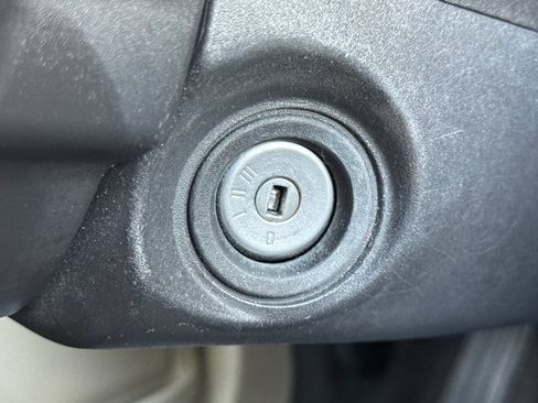 Used 2013 Ford Fusion SE FWD image 28