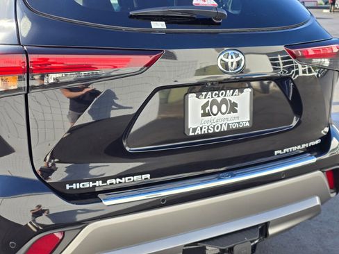 Used 2024 Toyota Highlander Platinum image 13