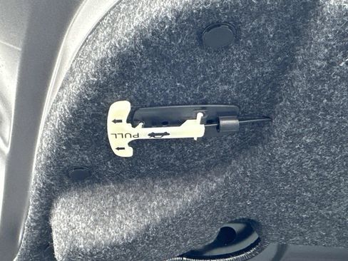 New 2025 Nissan Versa SR w/ Trunk Package image 19