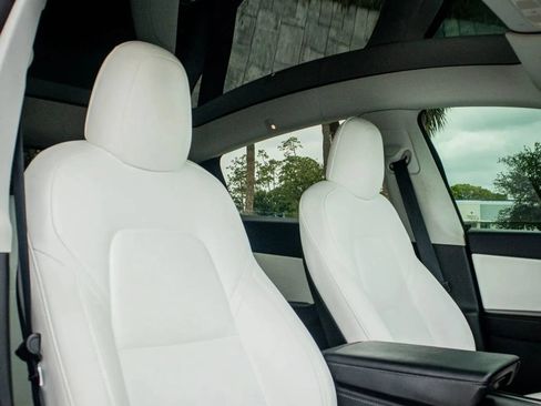Used 2022 Tesla Model Y Performance AWD/4WD image 19